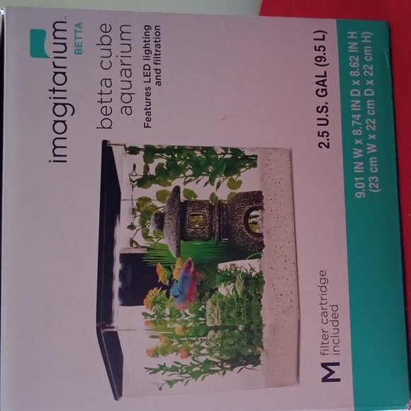 Beta cube aquarium 2.5 gallon with LED lighting and filter cartridges in box - Picture 4 of 4